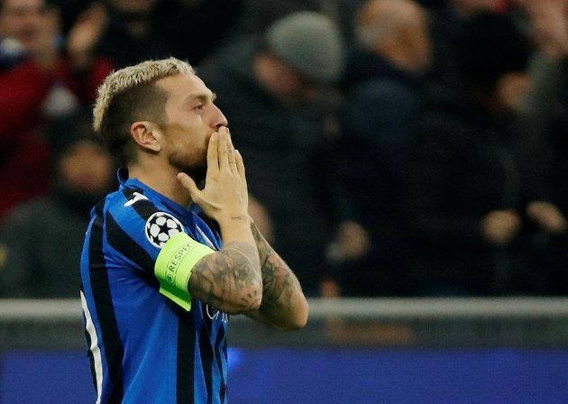 Fotbalista Atalanty Bergamo Alejandro Gomez slaví gól v utkání Ligy mistrů.