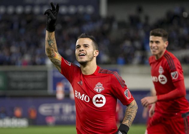 Fotbalista Toronta Sebastian Giovinco se raduje z gólu proti New York City FC.
