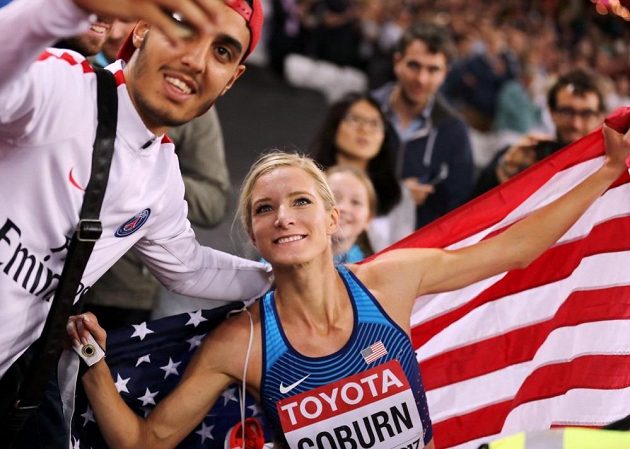 Zlatá medailistka ze závodu na 3000 m překážek Emma Coburnová.