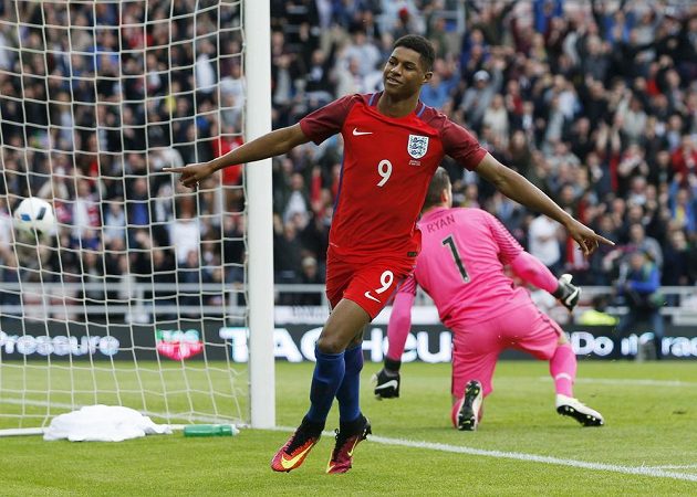 Marcus Rashford ozdobil debut v anglickém reprezentačním dresu gólem proti Austrálii.