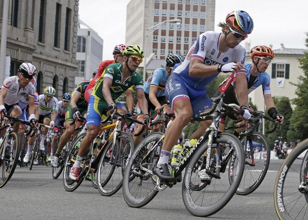 Slovenský cyklista Peter Sagan (vpředu) během silničního závodu na mistrovství světa v americkém Richmondu.