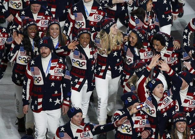 Američané představili v Soči při slavnostním zahájení her vlastenecké oblečení.