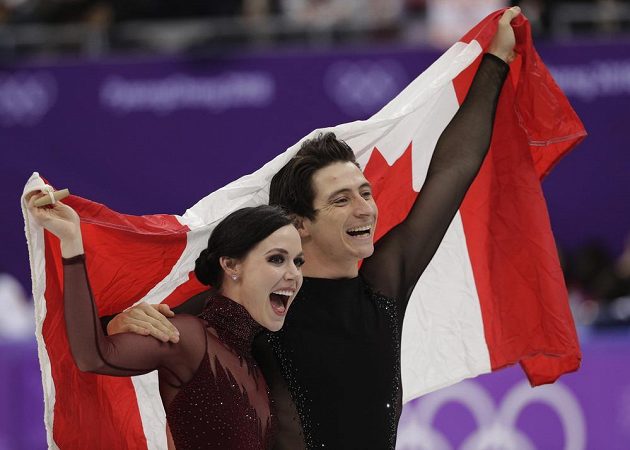 Kanaďané Tessa Virtueová a Scott Moir se s krasobruslařskou kariérou rozloučili zlatem na ZOH. V tancích na ledě porazili o 79 setin Papadakisovou a Cizerona.
