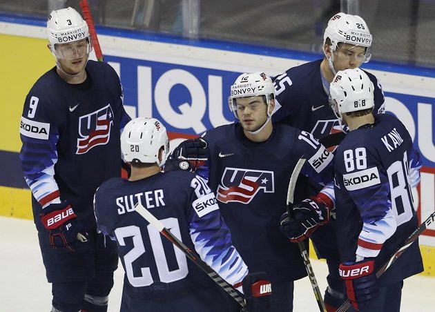 Hokejisté USA si na MS proti Francii s chutí zastříleli. Mezi střelce se zapsal i Alex DeBrincat.