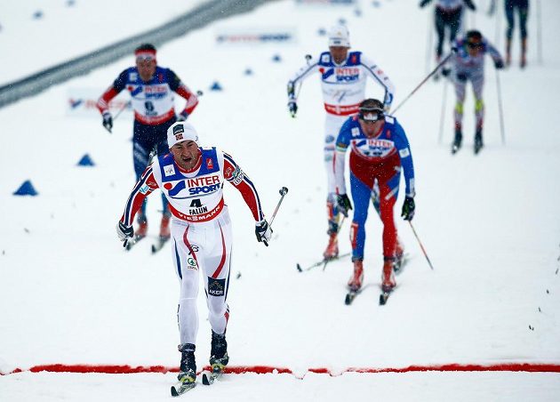 V cíli jako první Nor Peter Northug, Lukáš Bauer uhájil druhé místo před Johanem Olssonem a Maksimem Vylegžaninem.