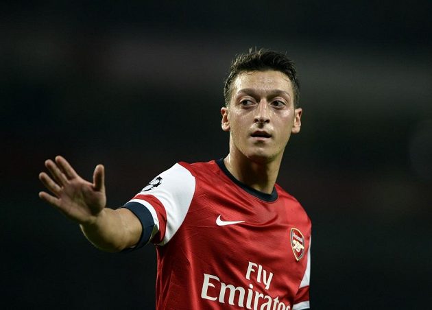 Záložník Arsenalu Mesut Özil byl v duelu proti Neapoli nejlepším hráčem na hřišti.