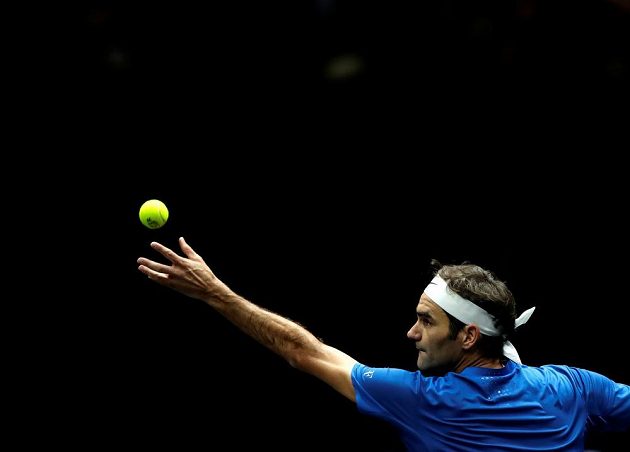 Roger Federer v utkání se Samem Querreym nezaváhal a Výběr Evropy vede v Laver Cupu už 5:1.