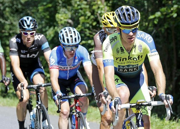 Australský cyklista Michael Rogers (vpravo) vyhrál na Tour de France úvodní pyrenejskou etapu.