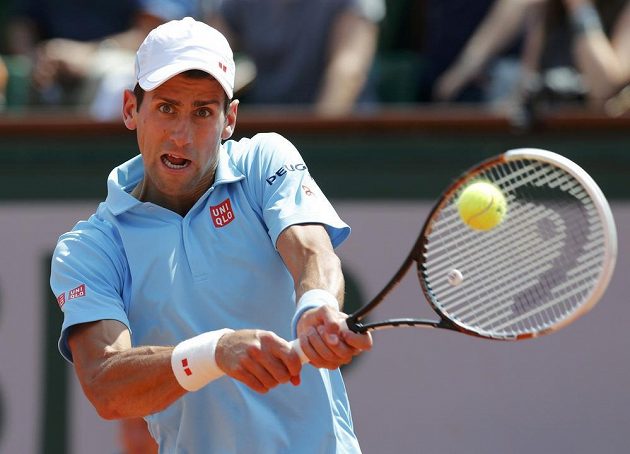 Srbský tenista Novak Djokovič ve finále Roland Garros proti Rafaelu Nadalovi.