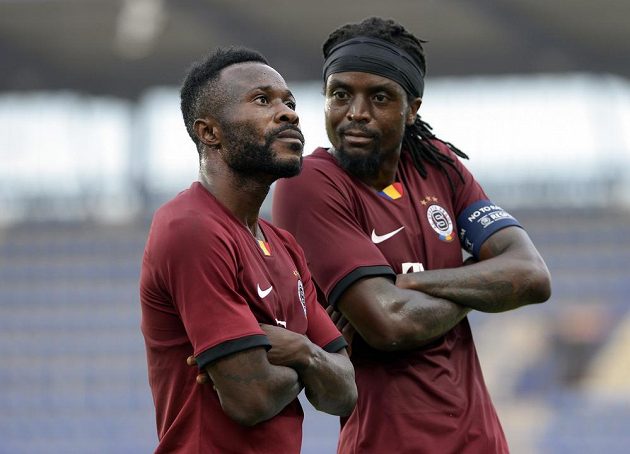 Černé sparťanské perly Guélor Kanga a Costa slaví. Oba hráči Letenských se zapsali mezi střelce, stejně jako v lize proti Příbrami. Tentokrát se prosadili v duelu s Trabzonsporem ve 3. předkole Evropské ligy.