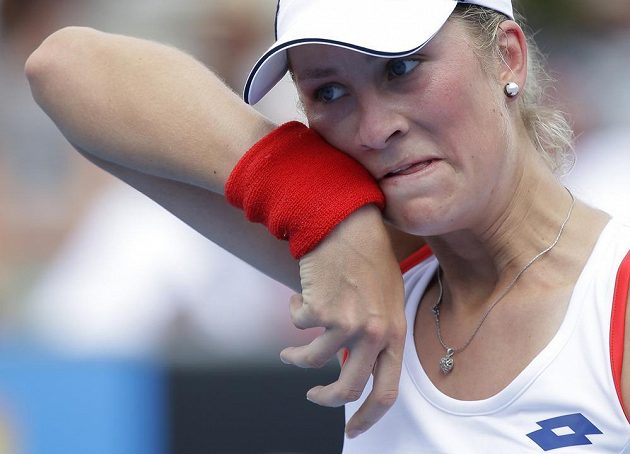 Denisa Allertová během zápasu s Alizé Cornetovou z Francie ve 2. kole Australian Open.