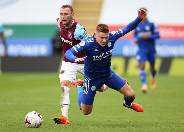 Debutující Vladimír Coufal pomohl v anglické lize k výhře West Hamu 3:0 na hřišti dosud stoprocentního Leicesteru.