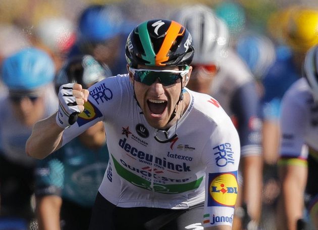 Irský cyklista Sam Bennett po hromadném spurtu poprvé vyhrál etapu na Tour de France.
