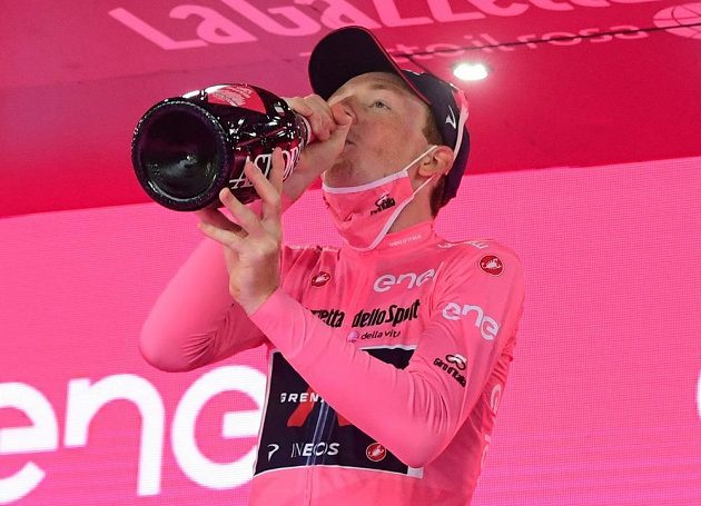 Britský cyklista Tao Geoghegan Hart vyhrál Giro d'Italia a poprvé v kariéře získal titul na některém ze závodů Grand Tour.