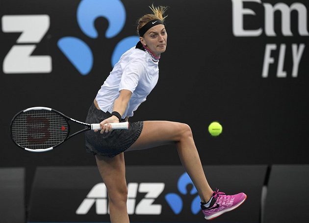 Výhra ve dvou setech. Petra Kvitová si po čtyřech letech zahraje na tenisovém Australian Open třetí kolo.