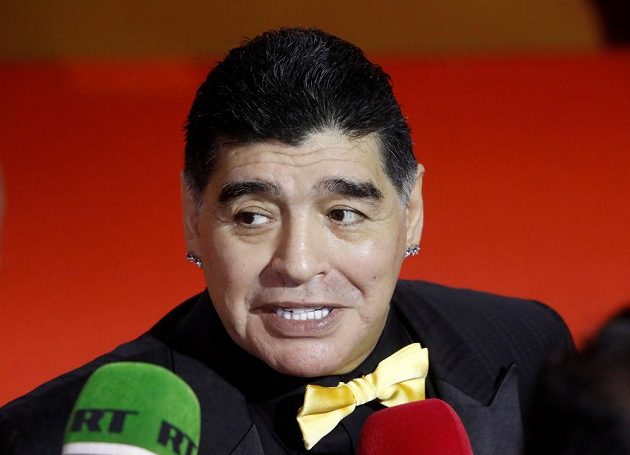 Diego Maradona hovoří se zástupci médií na losu fotbalového MS 2018 v Moskvě.