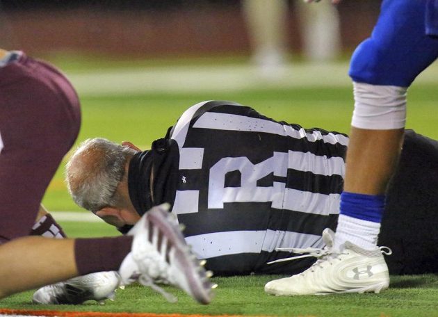 Referee Fred Gracia ended up in the hospital after being attacked by one of the players during an American football match.