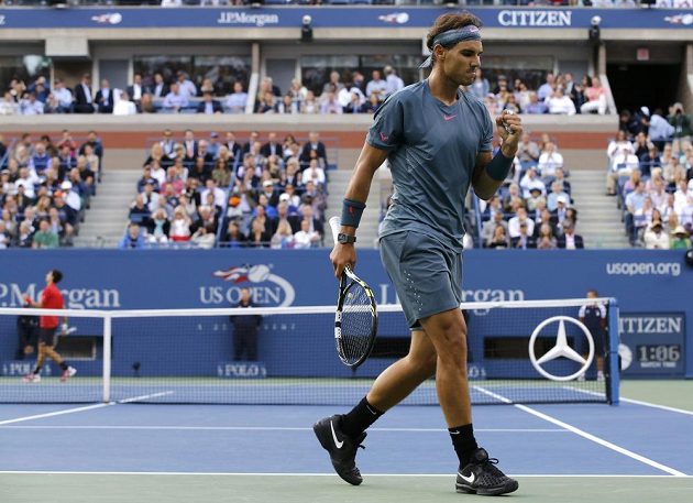 Španěl Rafael Nadal se raduje po jedné z vyhraných výměn během finále US Open proti Novaku Djokovičovi ze Srbska.