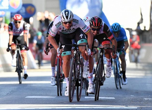 Sagan to zase nandal konkurenci. Slovenský cyklista Peter Sagan vyhrál spurterský dojezd 10. etapy na Giru d'Italia.