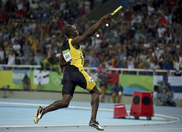 Usain Bolt dotáhl jamajskou štafetu na první místo a slaví deváté olympijské zlato v kariéře.