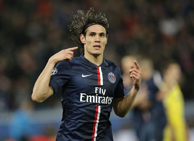 Útočník Paris St. Germain Edinson Cavani slaví gól proti Chelsea v prvním osmifinálovém zápase Ligy mistrů.