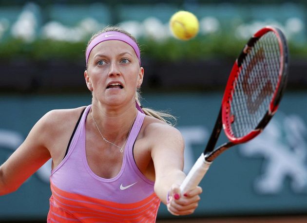 Petra Kvitová při neúspěšném osmifinálovém boji v Paříži proti Timee Bacsinszké.