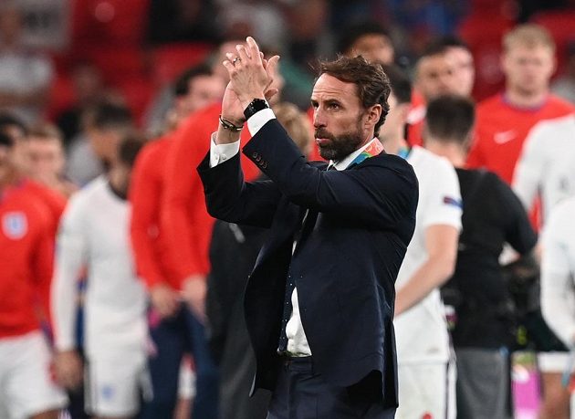 Potlesk a slova díky adresoval fanouškům i hráčům svého týmu. Trenér anglických fotbalistů Gareth Southgate pak vzal na sebe plnou zodpovědnost za neúspěšný penaltový rozstřel ve finále mistrovství Evropy s Itálií.