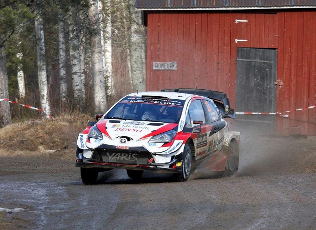 Britský pilot Elfyn Evans vyhrál zkrácenou Švédskou rallye a slaví druhý triumf v mistrovství světa.