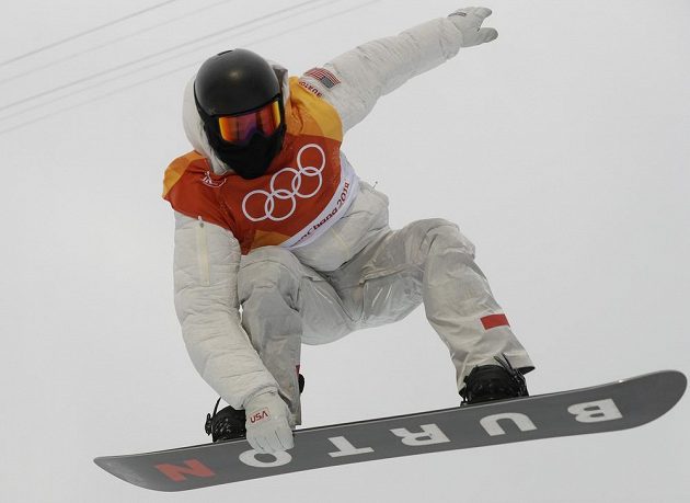 Poslední finálovou jízdou rozhodl americký snowboardista Shaun White o svém triumfu v U-rampě a slaví třetí olympijské zlato.