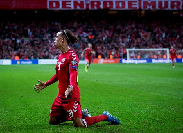 Euforie! Dánským hrdinou je Yussuf Poulsen. Právě on rozhodl o výhře v kvalifikačním duelu o postup na mistrovství Evropy 2020 nad Švýcarskem 1:0.