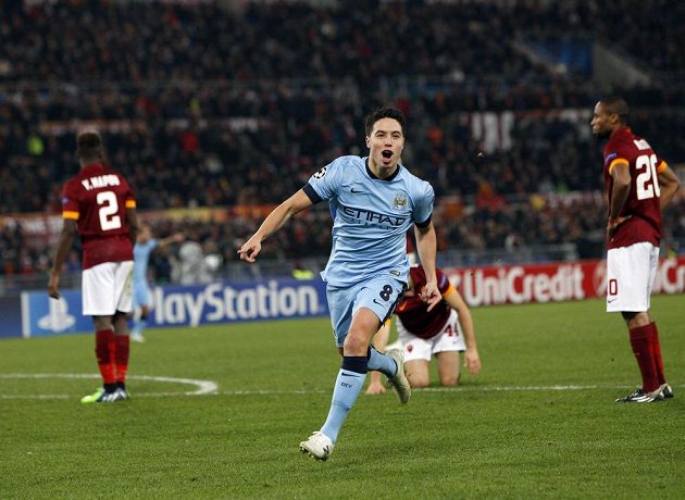 Záložník Manchesteru City Samir Nasri slaví gól v síti AS Řím v utkání Ligy mistrů.