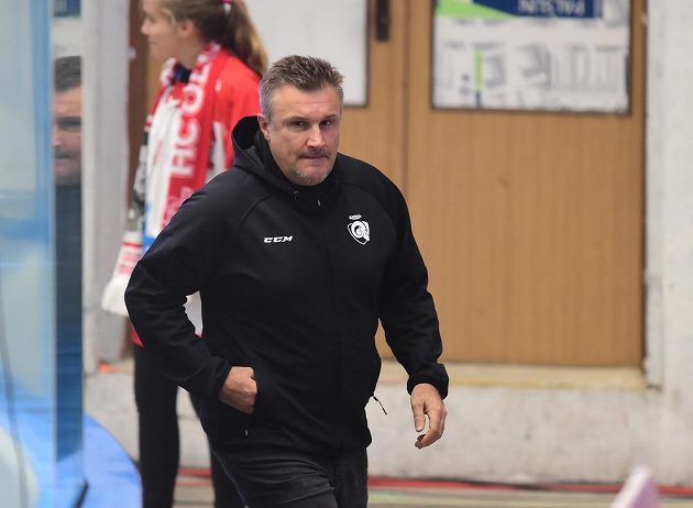 Dosavadní asistent zlínského trenéra Martin Hamrlík, který převzal tým po rezignaci kouče Roberta Svobody, před začátkem zápasu.