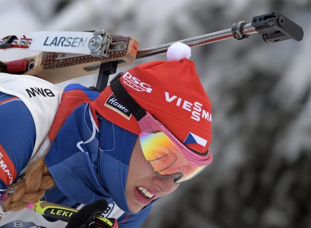 Gabriela Koukalová na trati sprintu v závodu Světového poháru v německém Oberhofu.