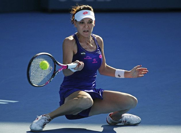 Polská tenistka Agnieszka Radwaňská během semifinálového zápasu s Barborou Strýcovou na turnaji v Sydney.