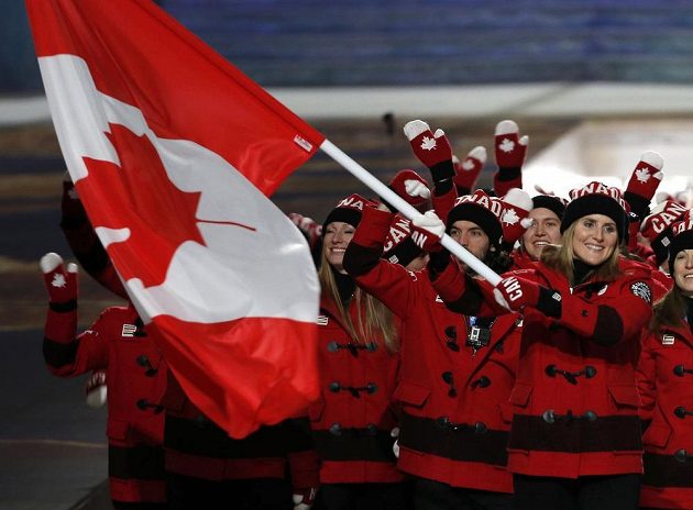 Kanadskou výpravu přivedla vlajkonoška Hayley Wickenheiserová. Oblečení poněkud nevýrazné.