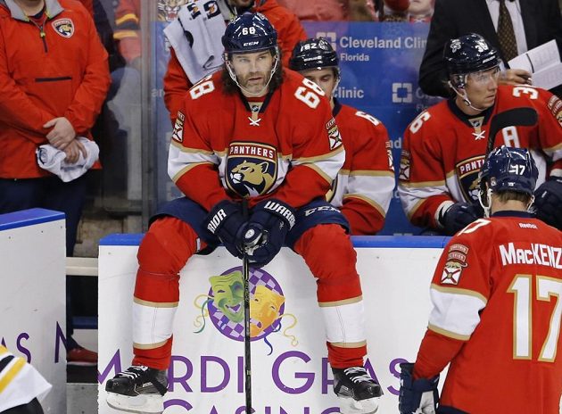 Útočník Floridy Jaromír Jágr zaznamenal v duelu proti Bostonu asistenci, díky níž se osamostatnil na druhé příčce historického bodování NHL.