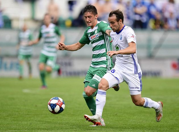 Antonín Vaníček z Bohemians (vlevo) a Jakub Fulnek z Mladé Boleslavi v utkání 2. kola fotbalové ligy.