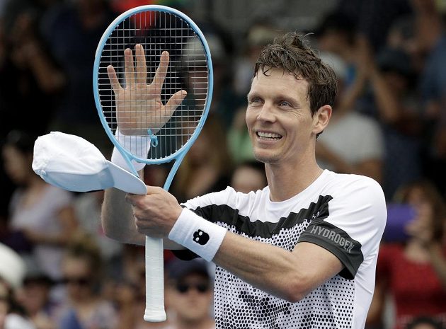 Dobře naladěný tenista Tomáš Berdych. Při návratu na kurty po půlroční pauze kvůli zranění zad je ve výborné formě.