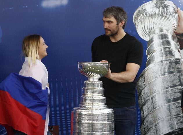Alexander Ovečkin přivezl Stanleyův pohár do Ruska