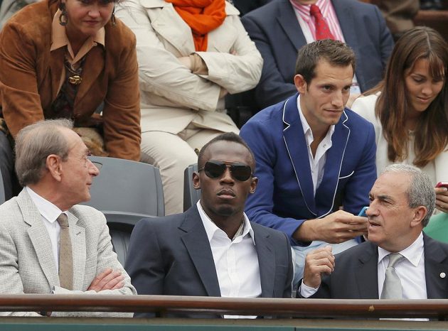 Finále French Open si nenechal ujít ani jamajský sprinter Usain Bolt (uprostřed).
