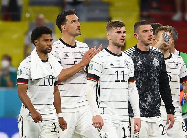 Němečtí fotbalisté byli po porážce s Francií na EURO 2021 hodně zklamaní. Na snímku jsou Serge Gnabry, Mats Hummels a Timo Werner.