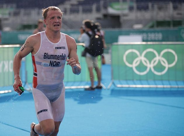 Na špici pole triatlonistů nakonec zůstal osamocený Kristian Blummenfelt z Norska.