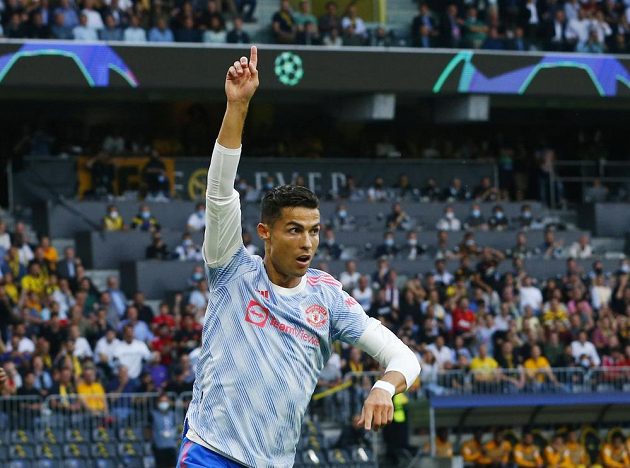 Fotbalista Manchesteru United Cristiano Ronaldo oslavuje gól v Lize mistrů proti Young Boys Bern.