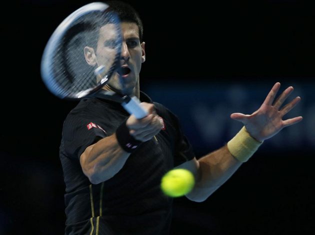 Novak Djokovič smetl na Turnaji mistrů Stana Wawrinku, Švýcarovi dal ve druhém setu kanára.