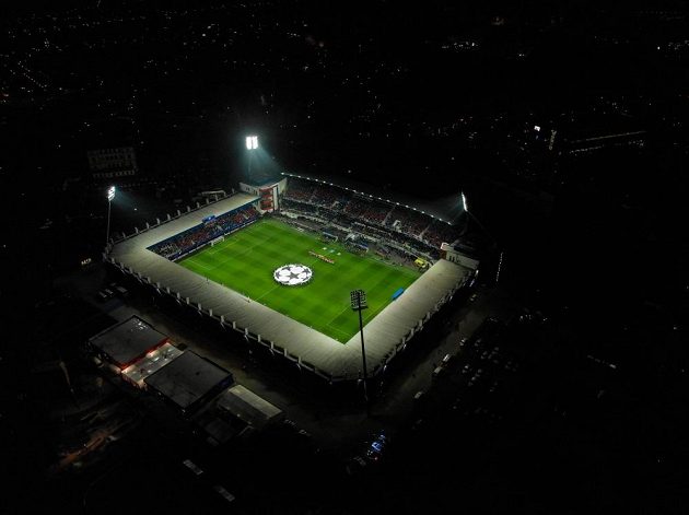 Plzeňská Doosan Arena z dronu před zápasem Ligy mistrů s Realem Madrid.