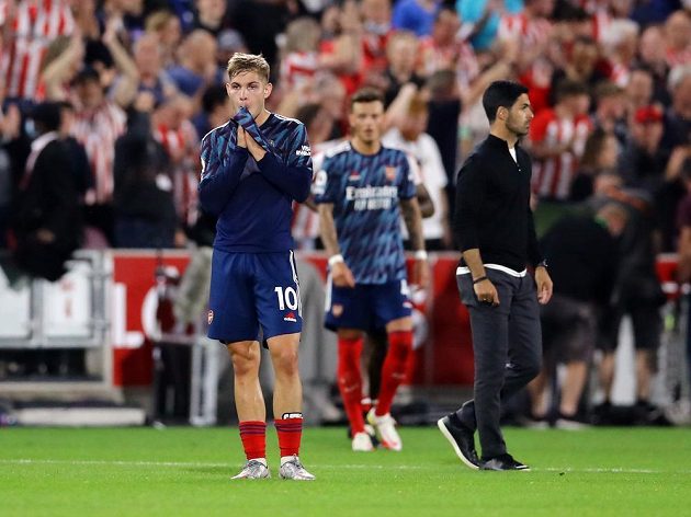 Výkon fotbalistů Arsenalu v prvním kole anglické ligy, ve kterém londýnský celek nečekaně prohrál 0:2 s nováčkem z Brentfordu, zkritizoval i prezident Rwandy. Ten vidí chybu v manažeru Artetovi a přestupové politice klubu.