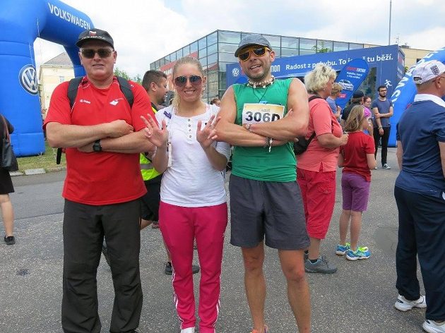 Spokojená rodina - dvakrát táta, jednou vnučka a dcera.