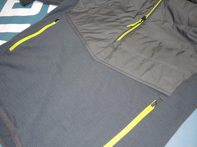 Icebreaker Ellipse Long Sleeve Half Zip Hood: K dispozici jsou také dvě prostorné kapsy na zip.