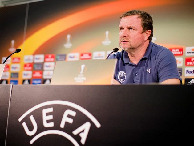 Trenér fotbalové Viktorie Plzeň Pavel Vrba na tiskové konferenci před utkáním Evropské ligy.