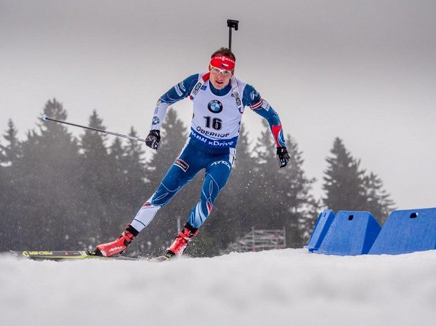 Ondřej Moravec na trati sprintu při SP v Oberhofu.